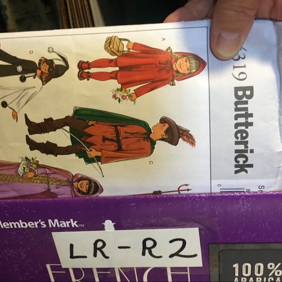 Costumes Butterick Pattern B4319 SML. MED. LG. X LG - Picture 8 of 10